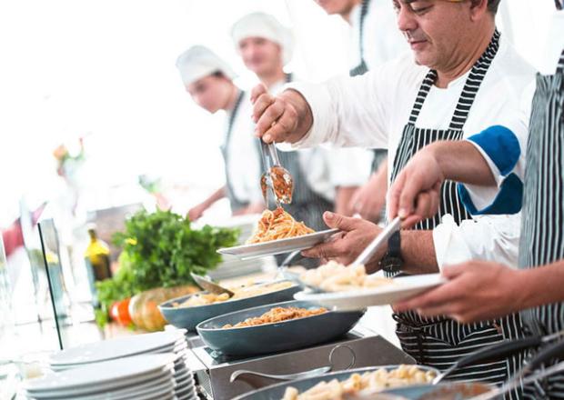 Hotel Cesenatico with buffet restaurant and front cooking | Green Village